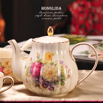 Стилът на европейския чайник за варене на мляко кана за кафе керамични домакински един голям производител на кафе с флорални студен чай чайник